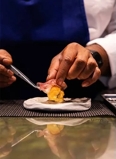 Chef Manogeran Shasitaran en cuisine